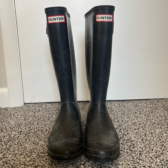 Women’s Hunter Original Tall Rain Boot. Wide Calf. Distressed Black Color. - Picture 3 of 9
